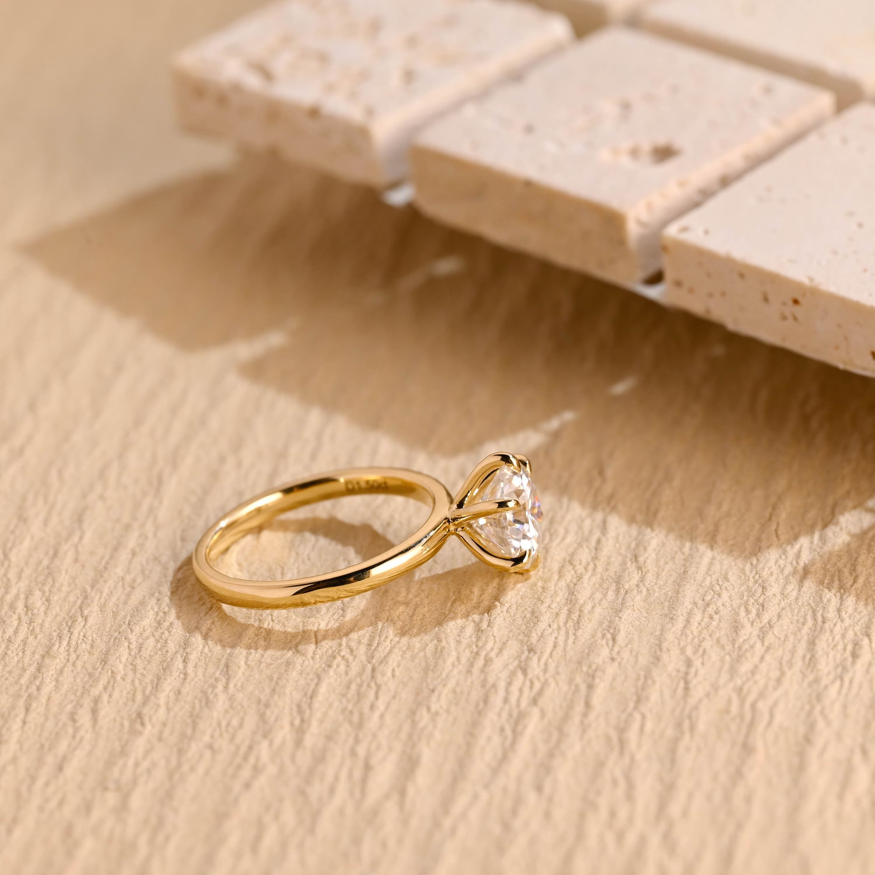 Women's Moissanite Engagement Ring