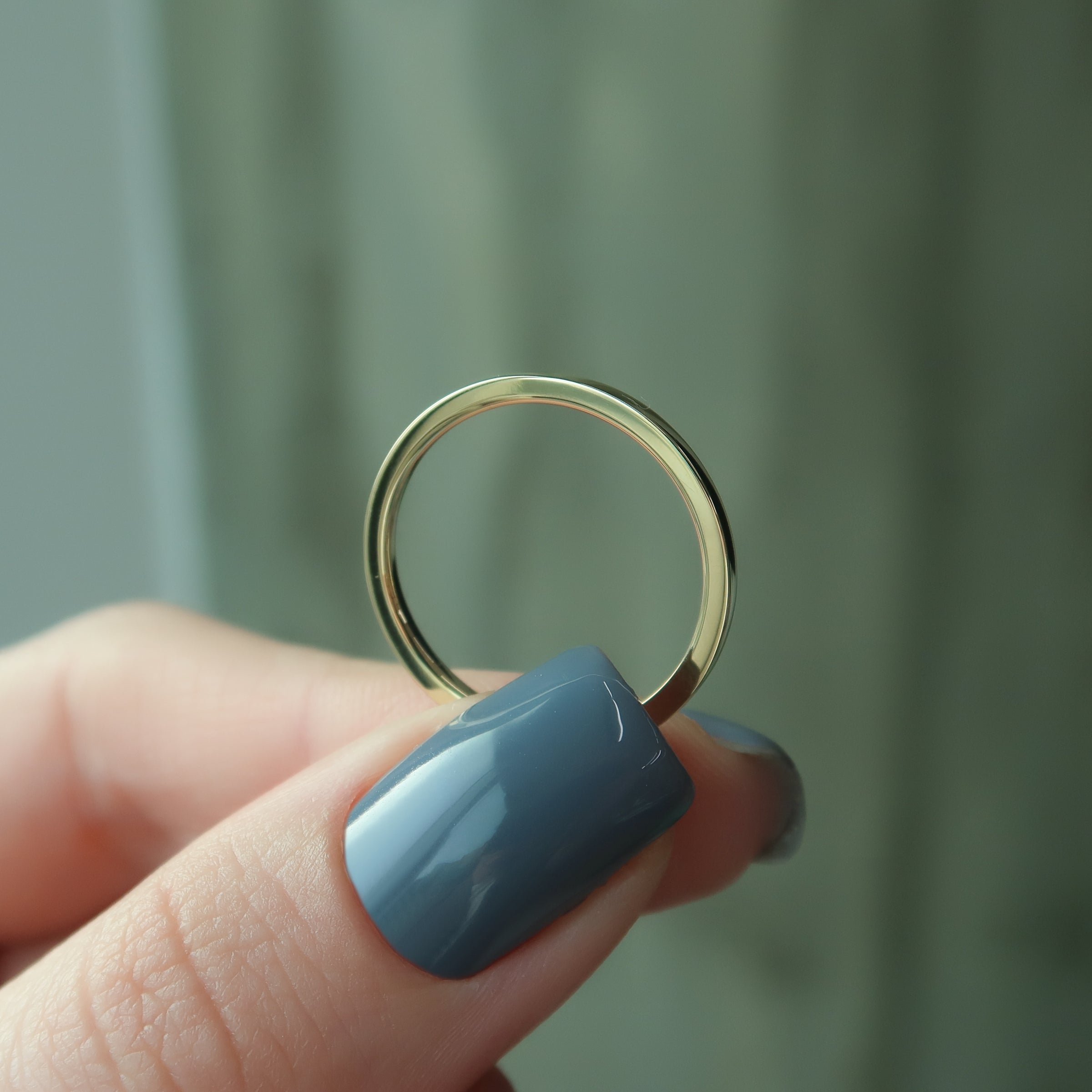 Slim Plain Solitaire Wedding Band
Minimalist Wedding Band
Thin Gold Wedding Band