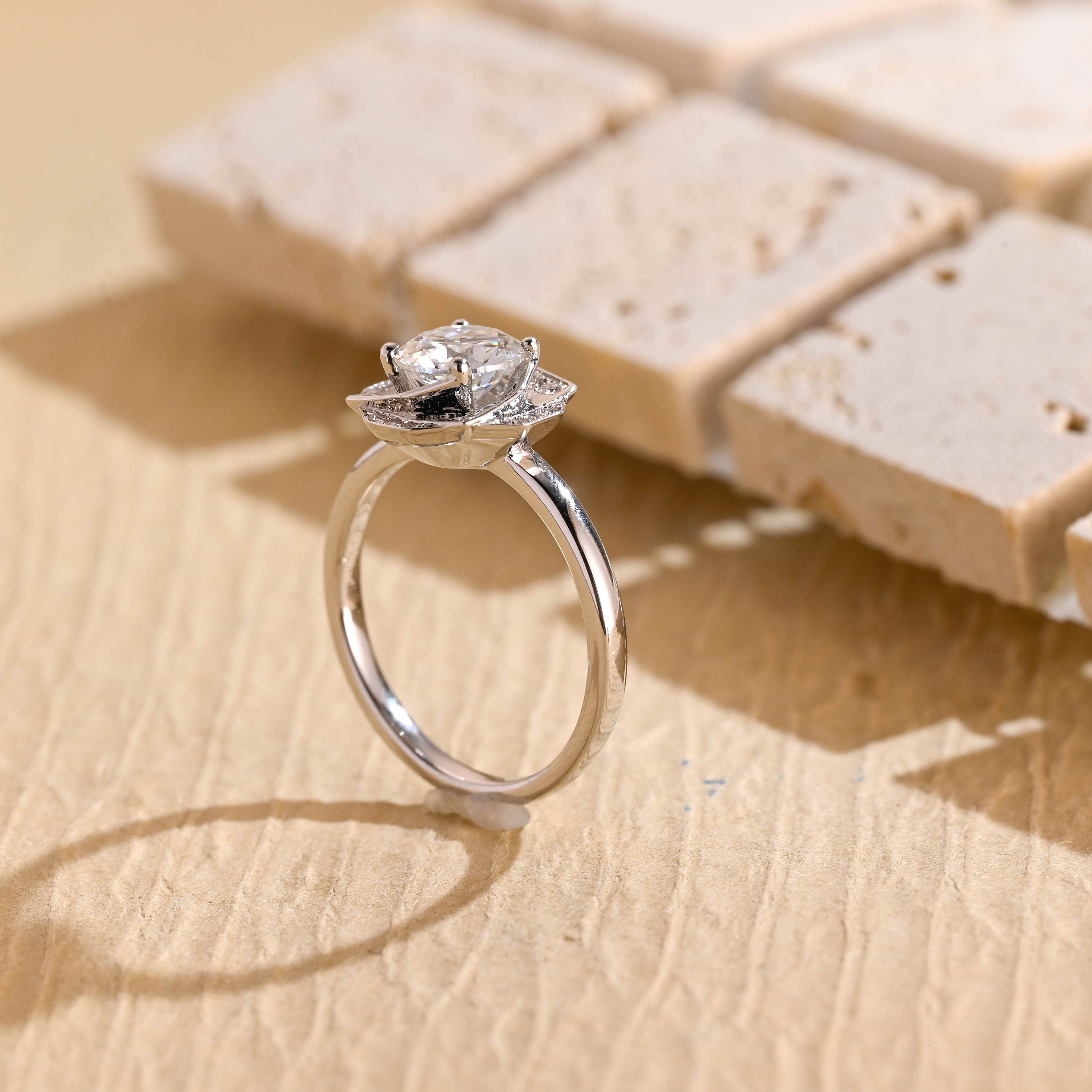 Round Cut Engagement Ring