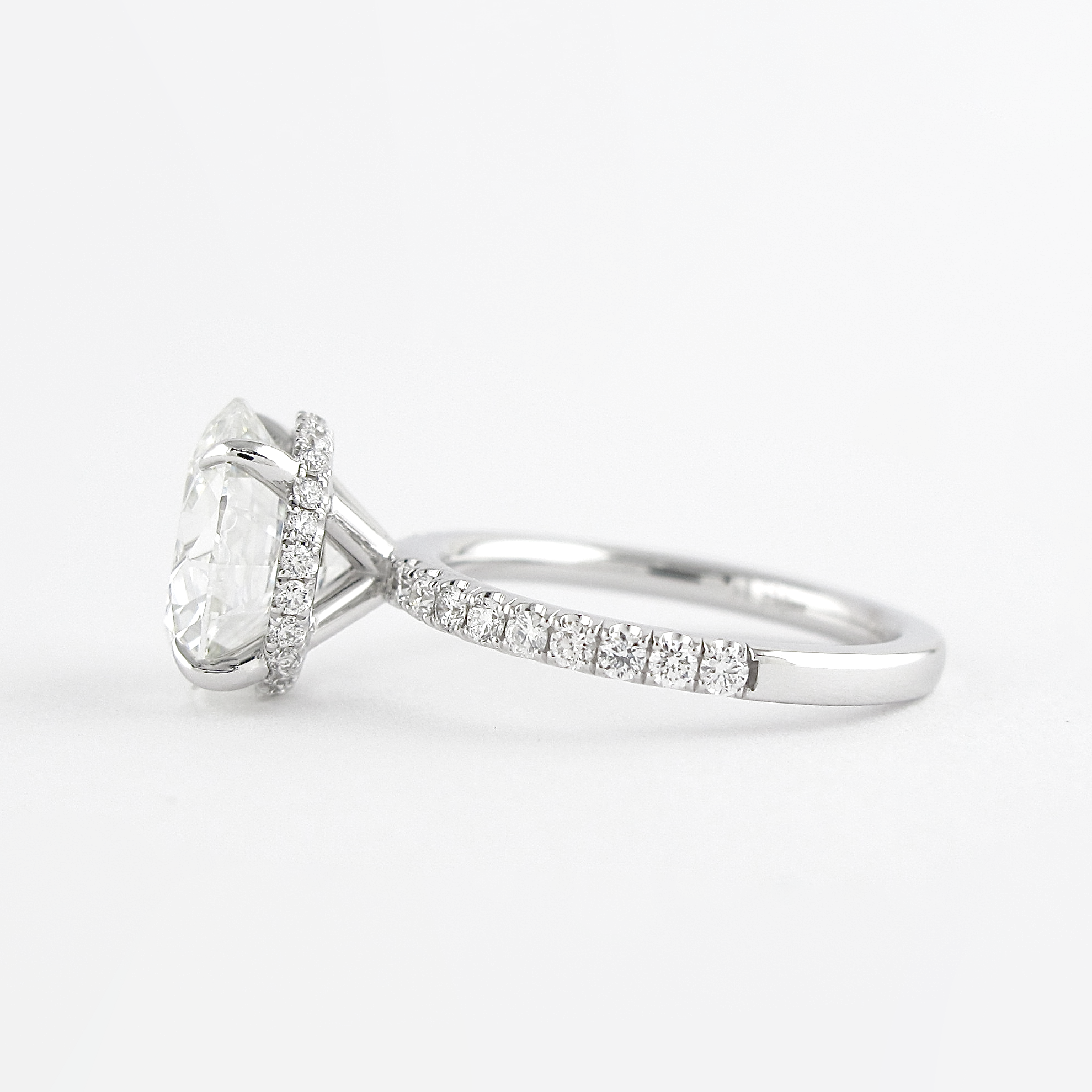Luxury Moissanite Engagement Ring