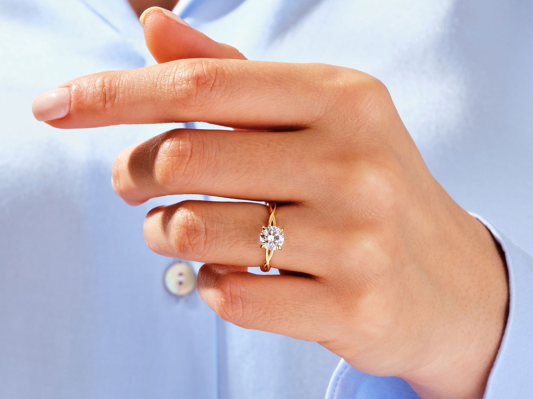 Round Cut Diamond Twisted Moissanite Engagement Ring For Women