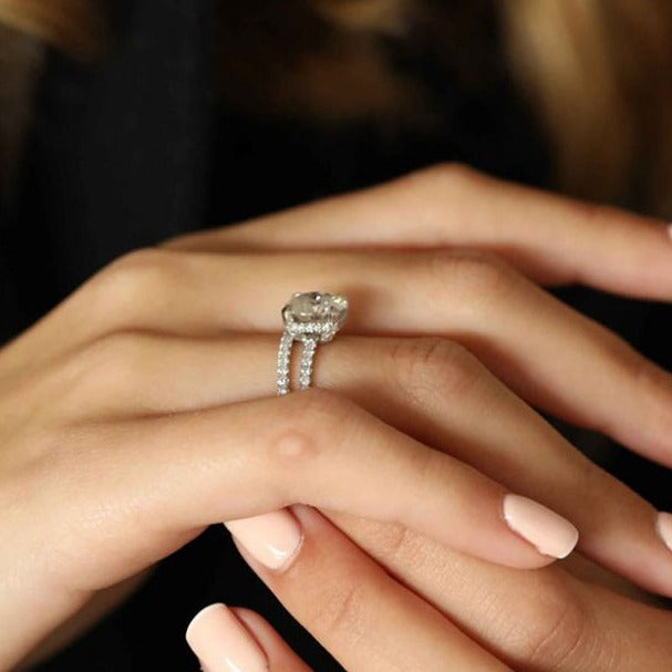 Round Brilliant Moissanite Ring