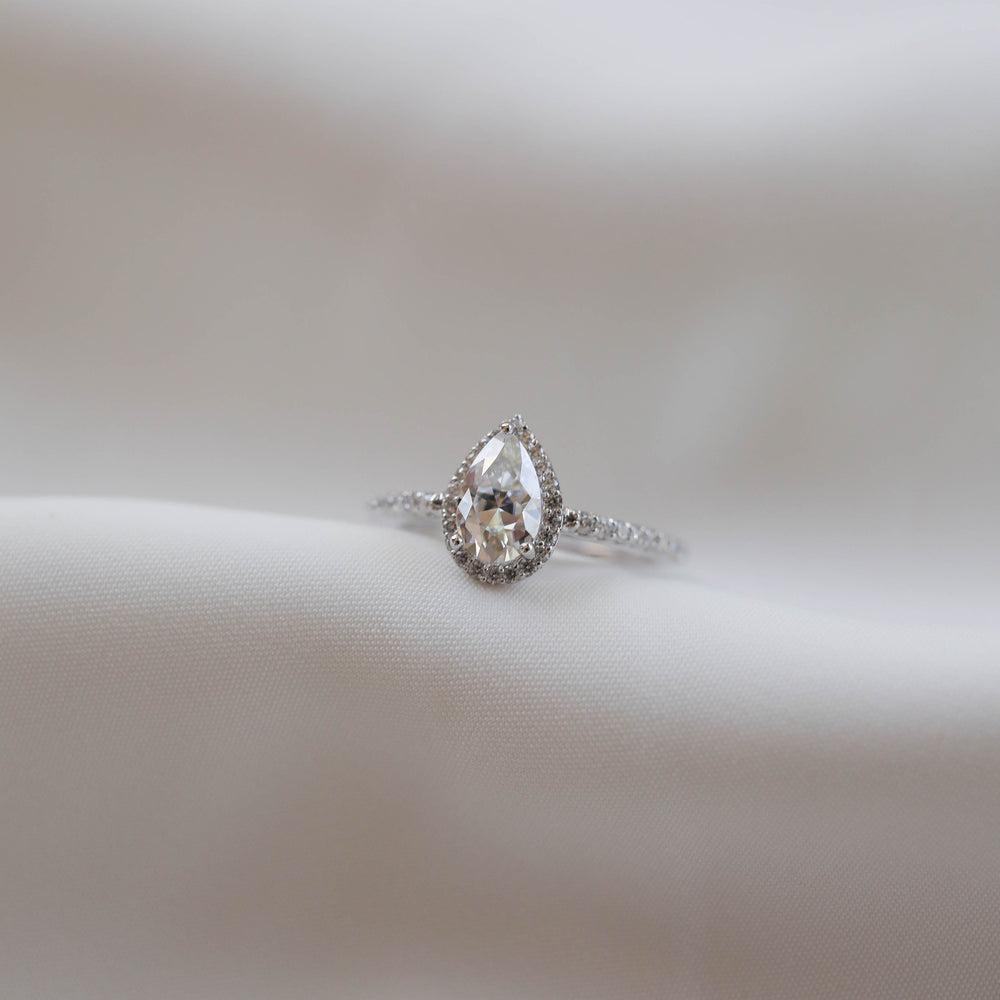 Luxury Pear Engagement Ring1