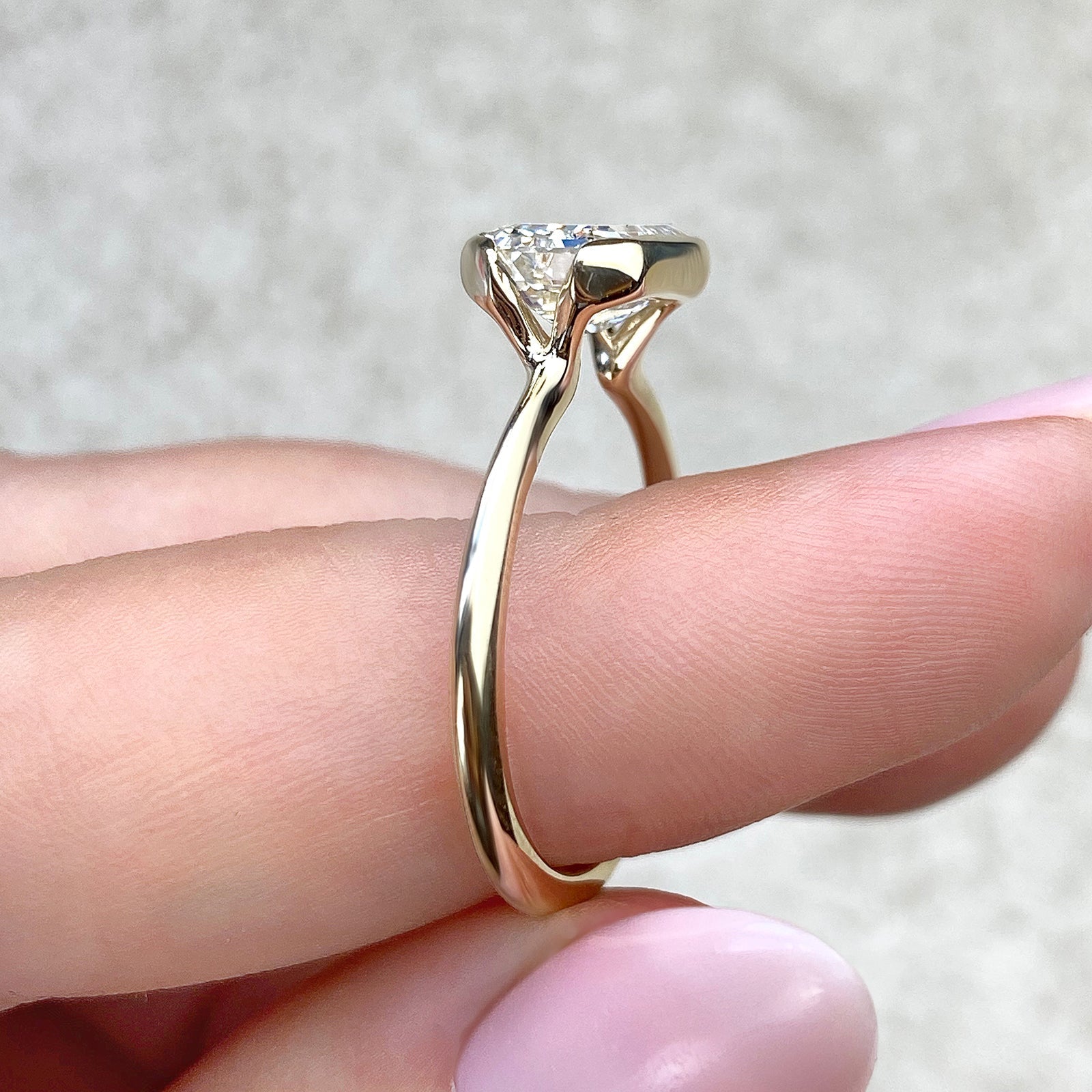 Luxury Moissanite Engagement Ring