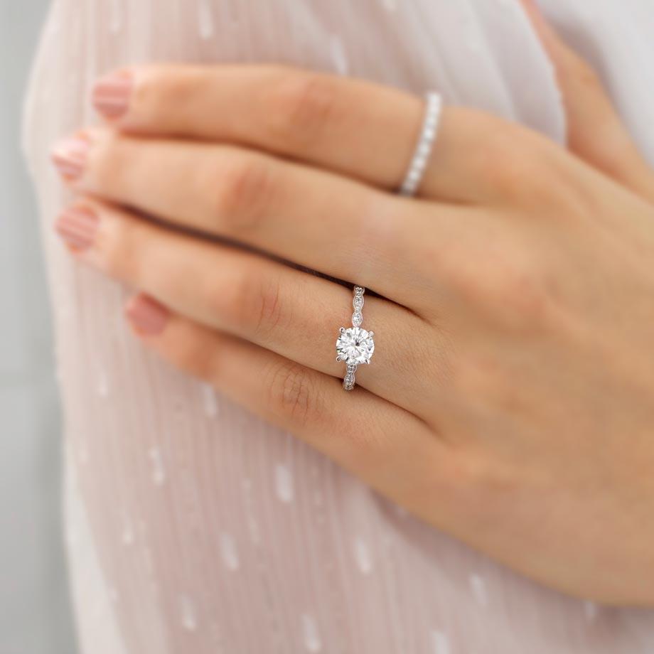 1-0-ct-round-shaped-moissanite-solitaire-engagement-ring-4