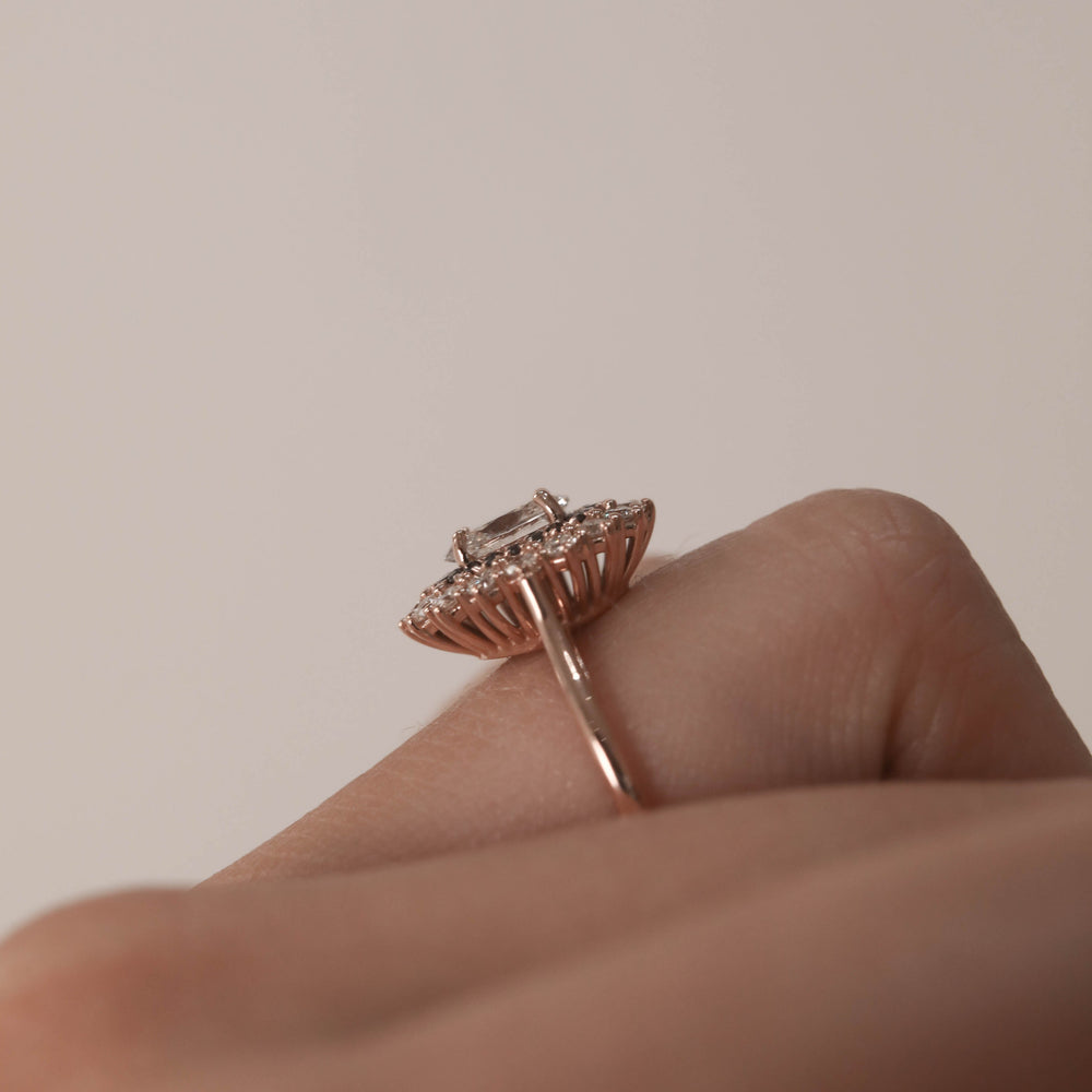 Oval Cut Moissanite Ring