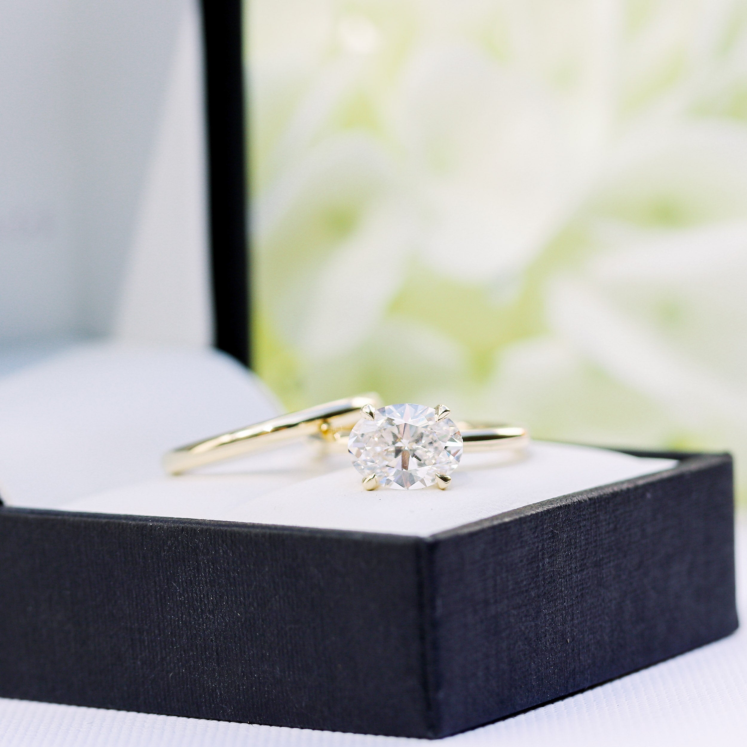 Luxury Oval Engagement Ring