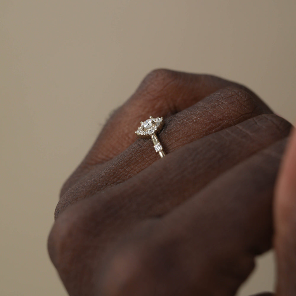 Round Cut Engagement Ring