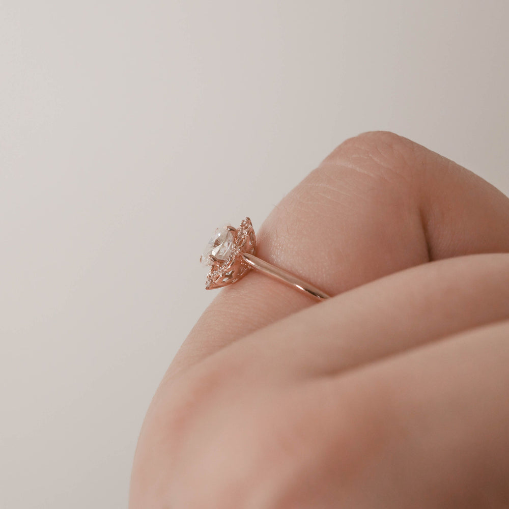 Oval Cut Engagement Ring