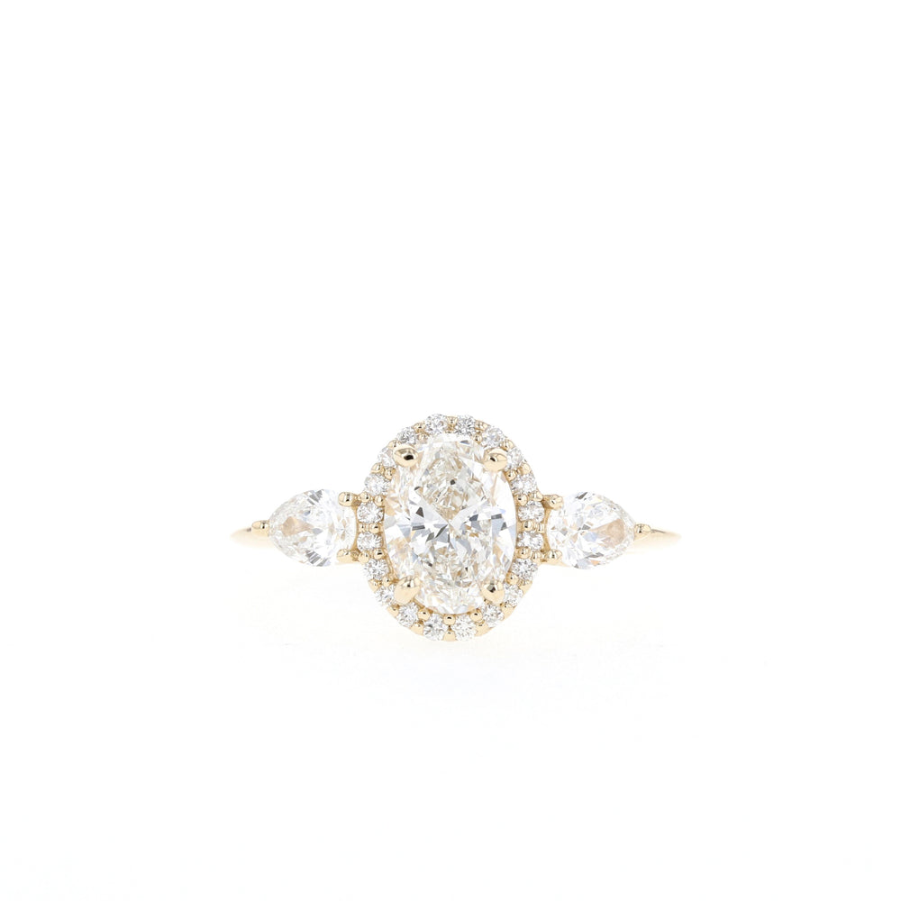 Luxury Oval Engagement Ring