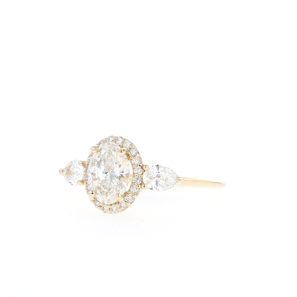 Luxury Oval Engagement Ring