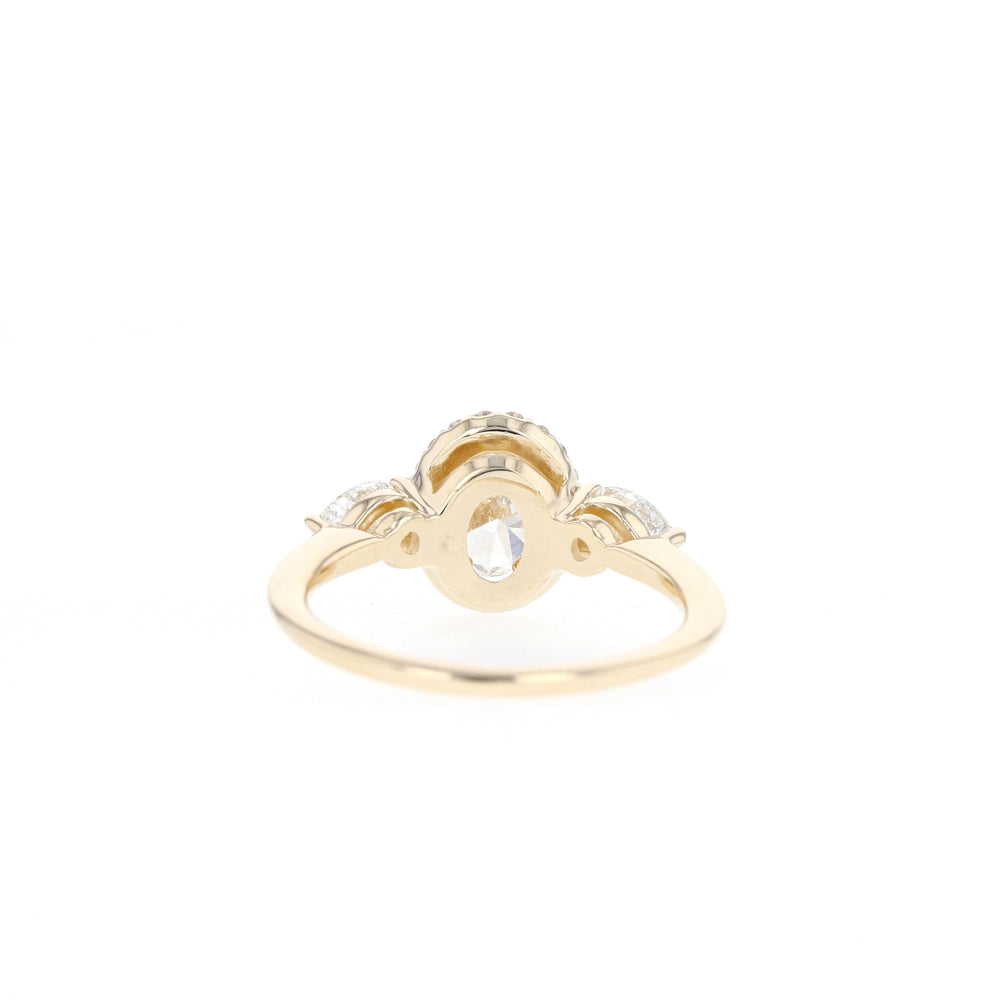 Luxury Oval Engagement Ring