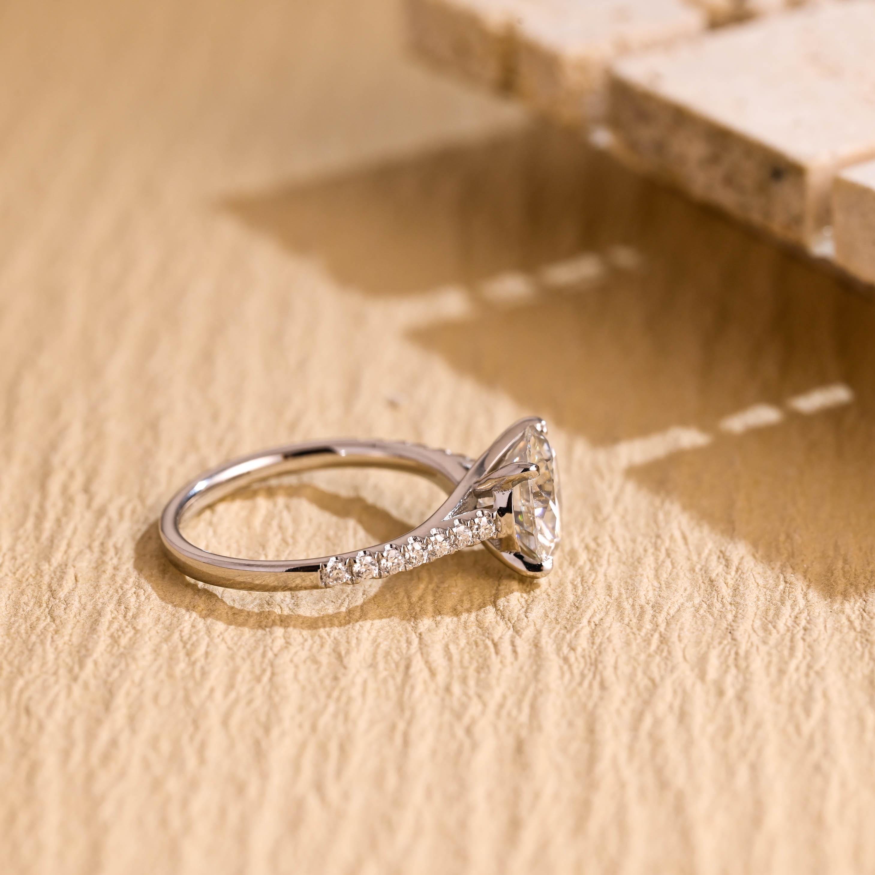 Round Cut Moissanite Engagement Ring
