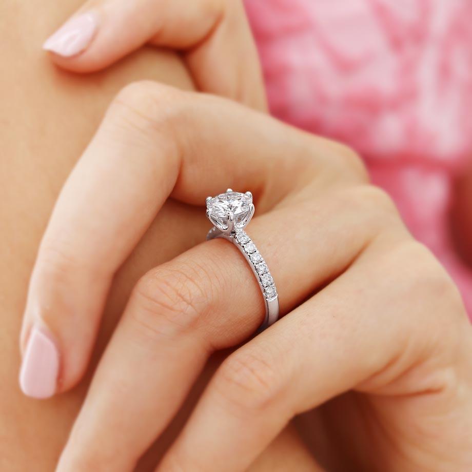 Round Cut Moissanite Ring