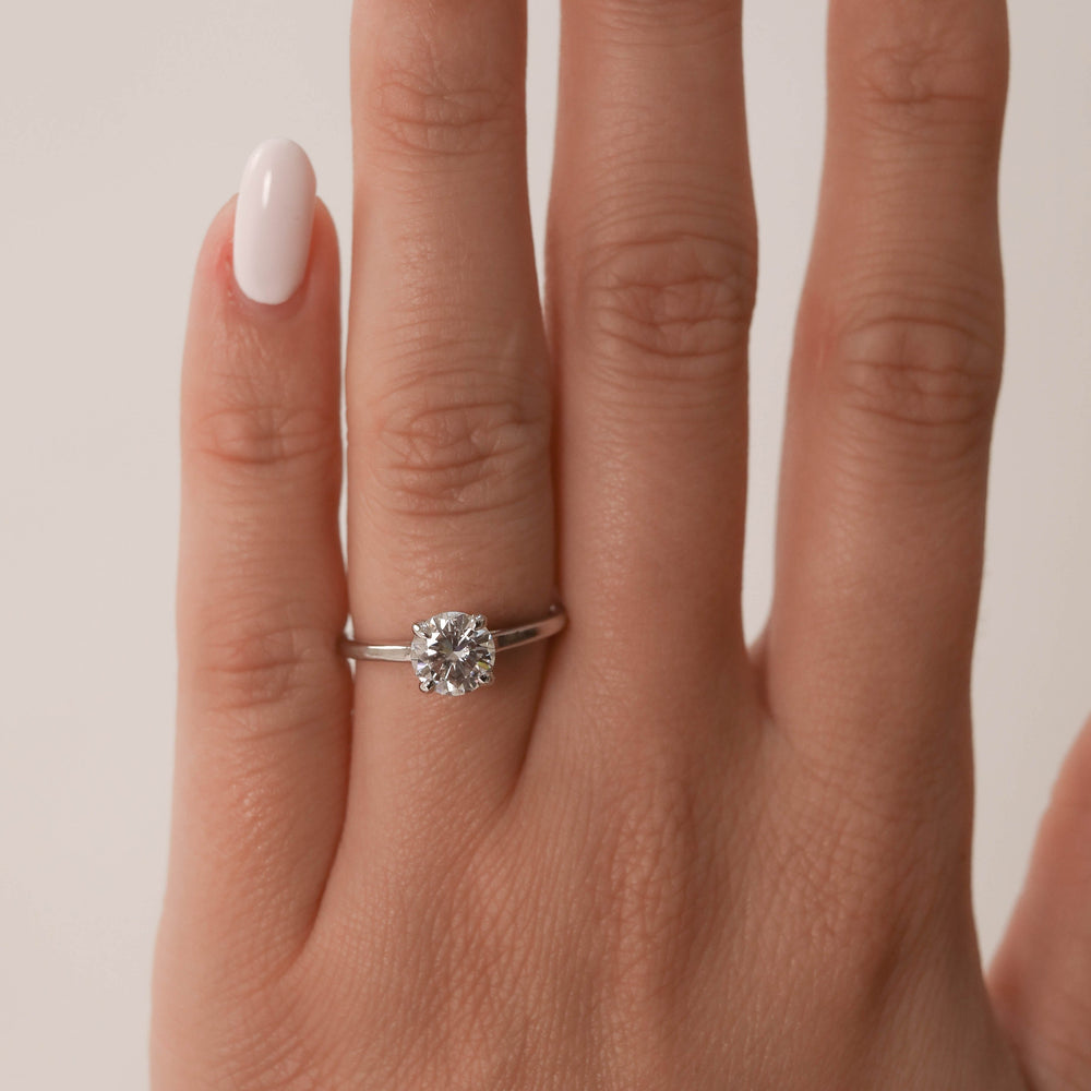 Round Cut Moissanite Engagement Ring