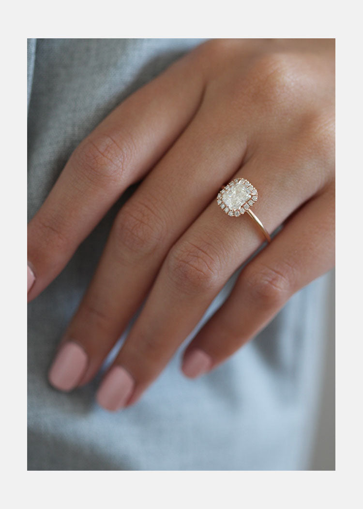 Luxury Moissanite Engagement Ring