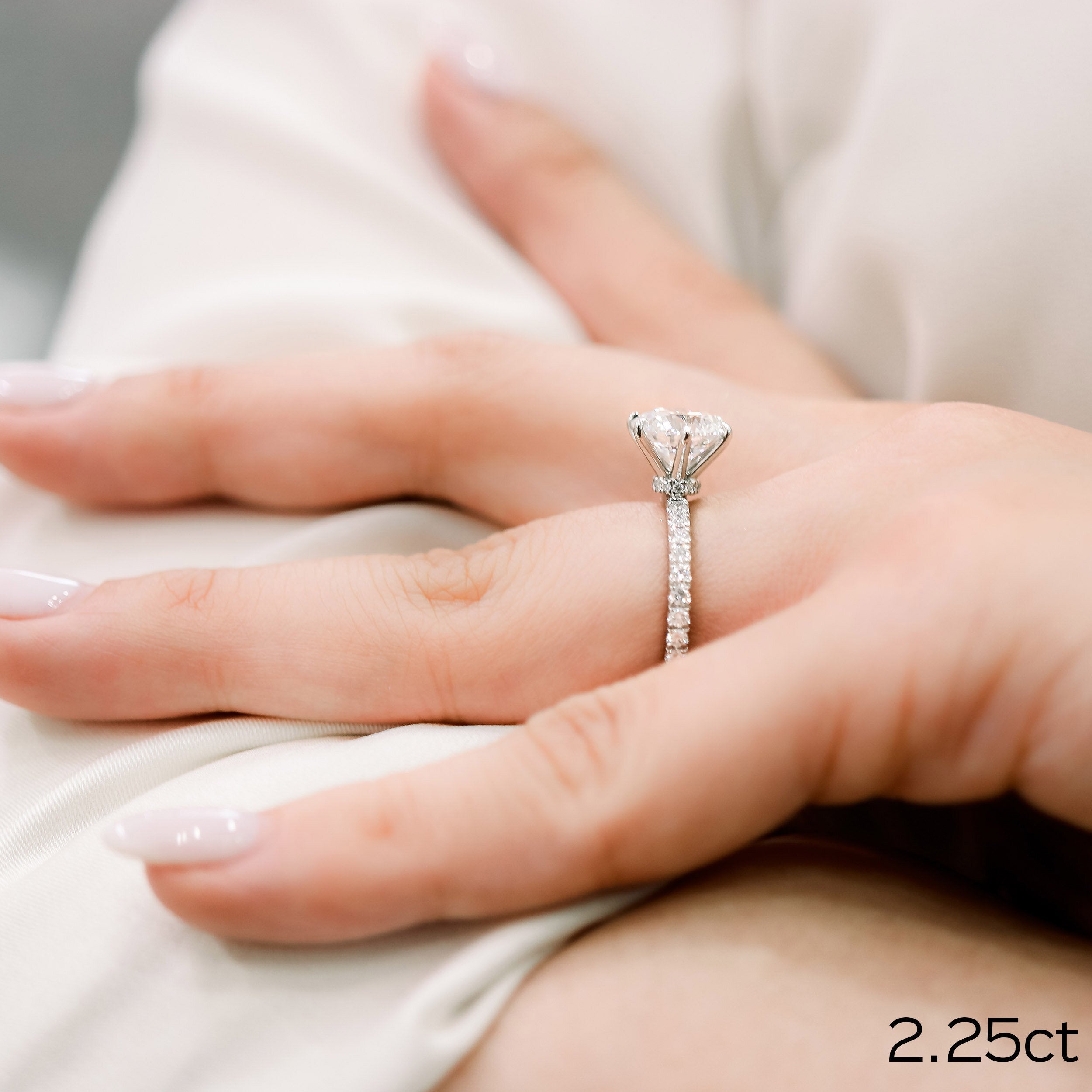 Collar Pave Moissanite Ring