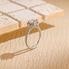 Round Cut Engagement Ring