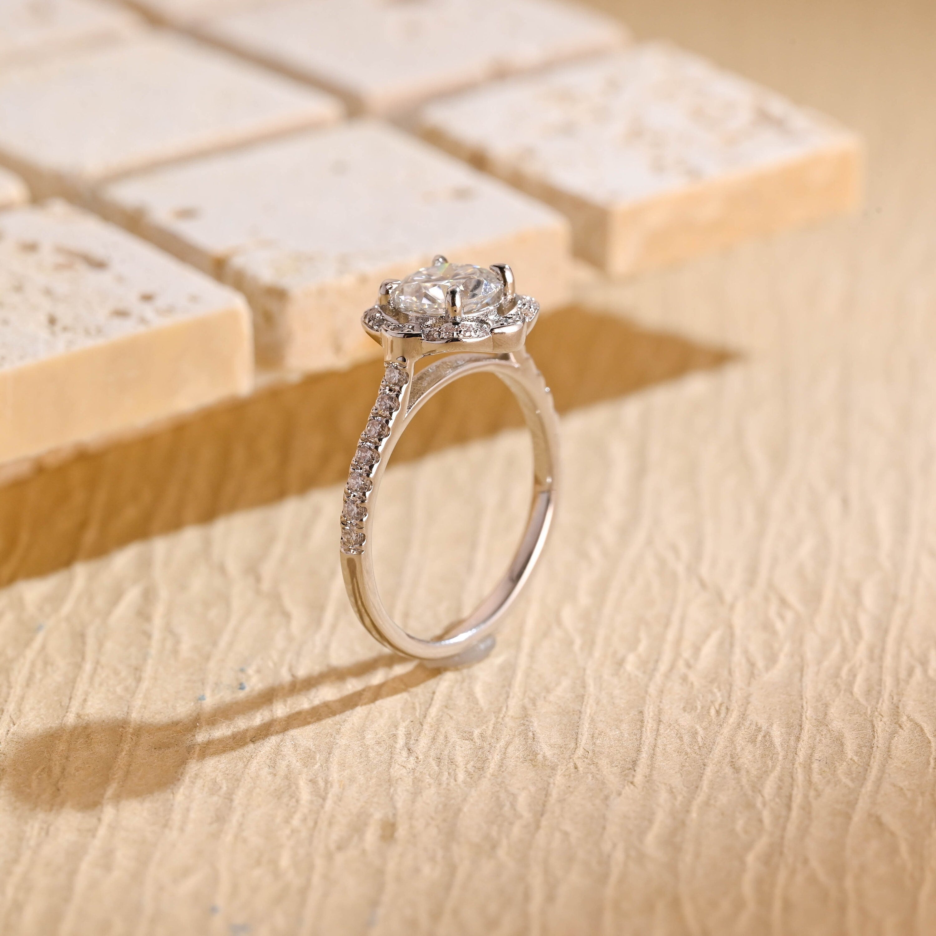 Round Cut Engagement Ring