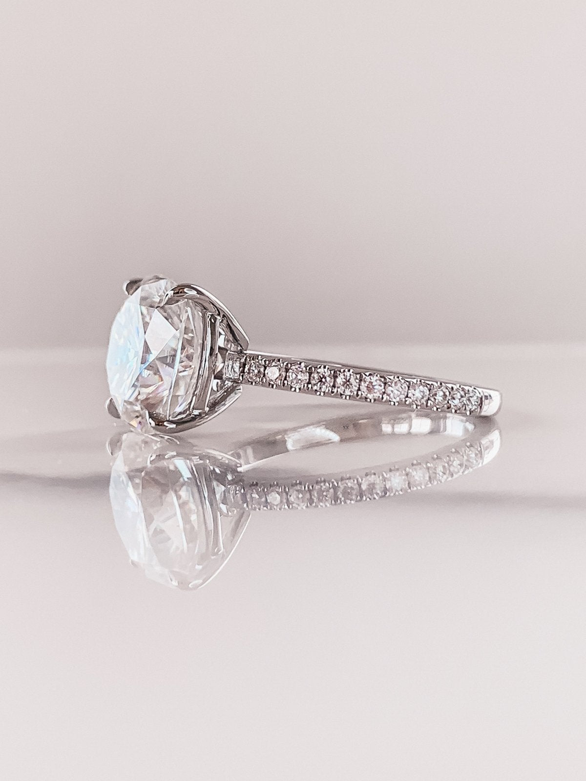 Moissanite wedding jewelry for luxury wedding