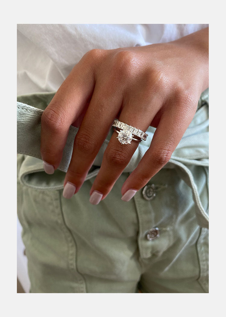 Round Brilliant Engagement Ring