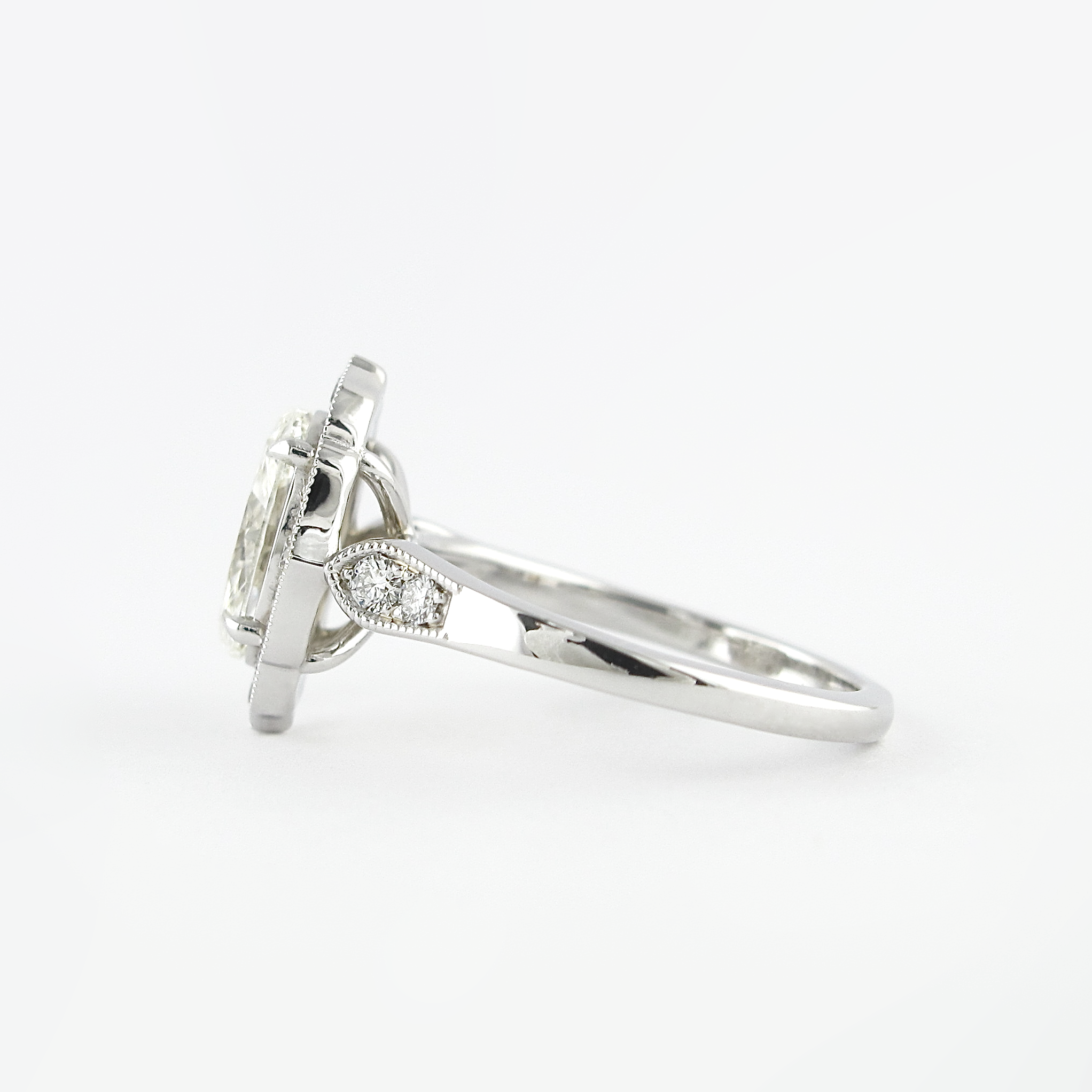 Oval Cut Moissanite Ring