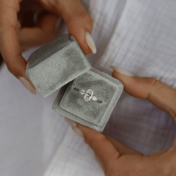 1.0CT Elongated Oval Moissanite Diamond Three Stone Engagement Ring