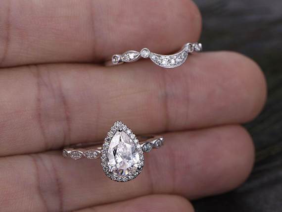 1-0-ct-pear-cut-halo-moissanite-bridal-ring-set