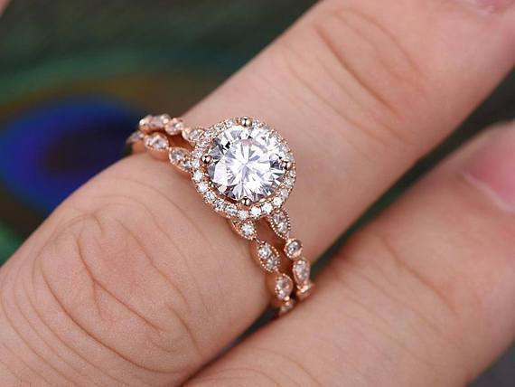 round-halo-pave-moissanite-bridal-ring-set-1