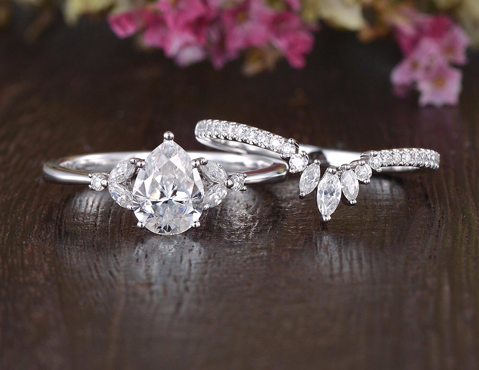 0-75-ct-pear-cluster-moissanite-bridal-ring-set