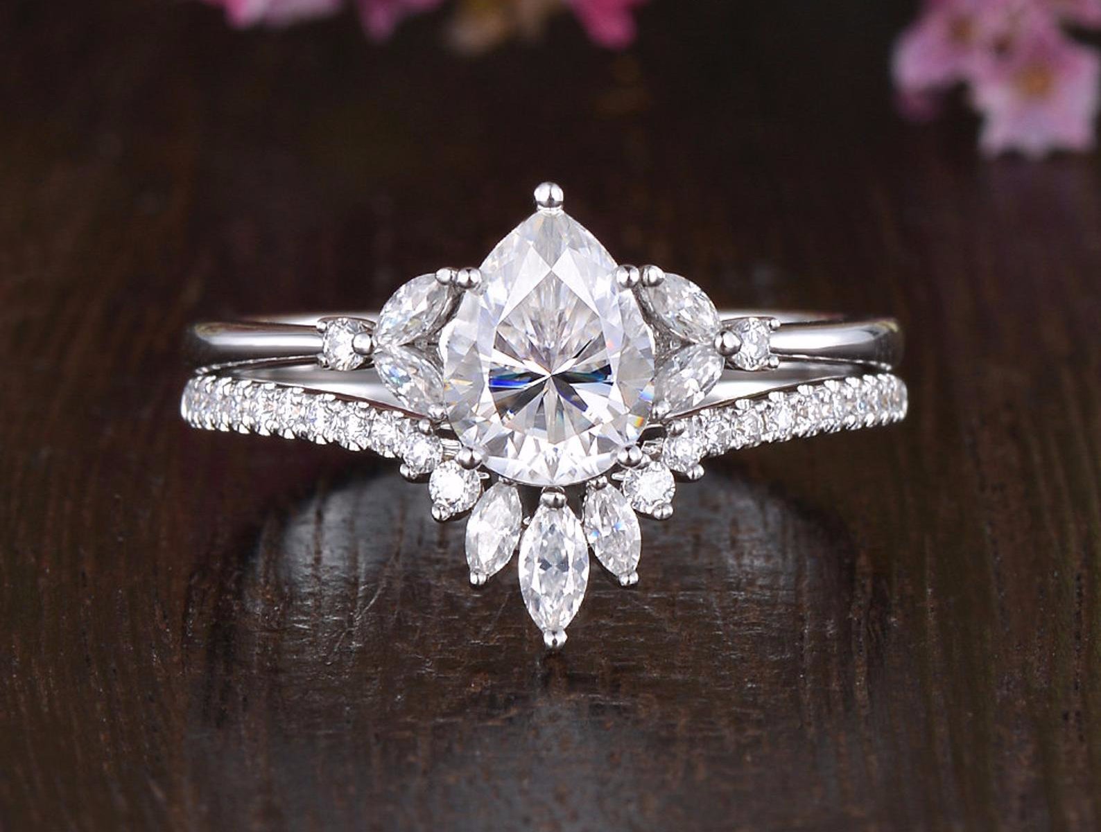 0-75-ct-pear-cluster-moissanite-bridal-ring-set