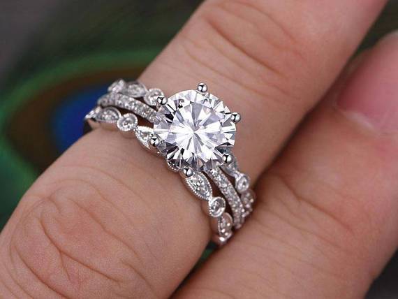 round-cut-solitaire-moissanite-bridal-ring-set